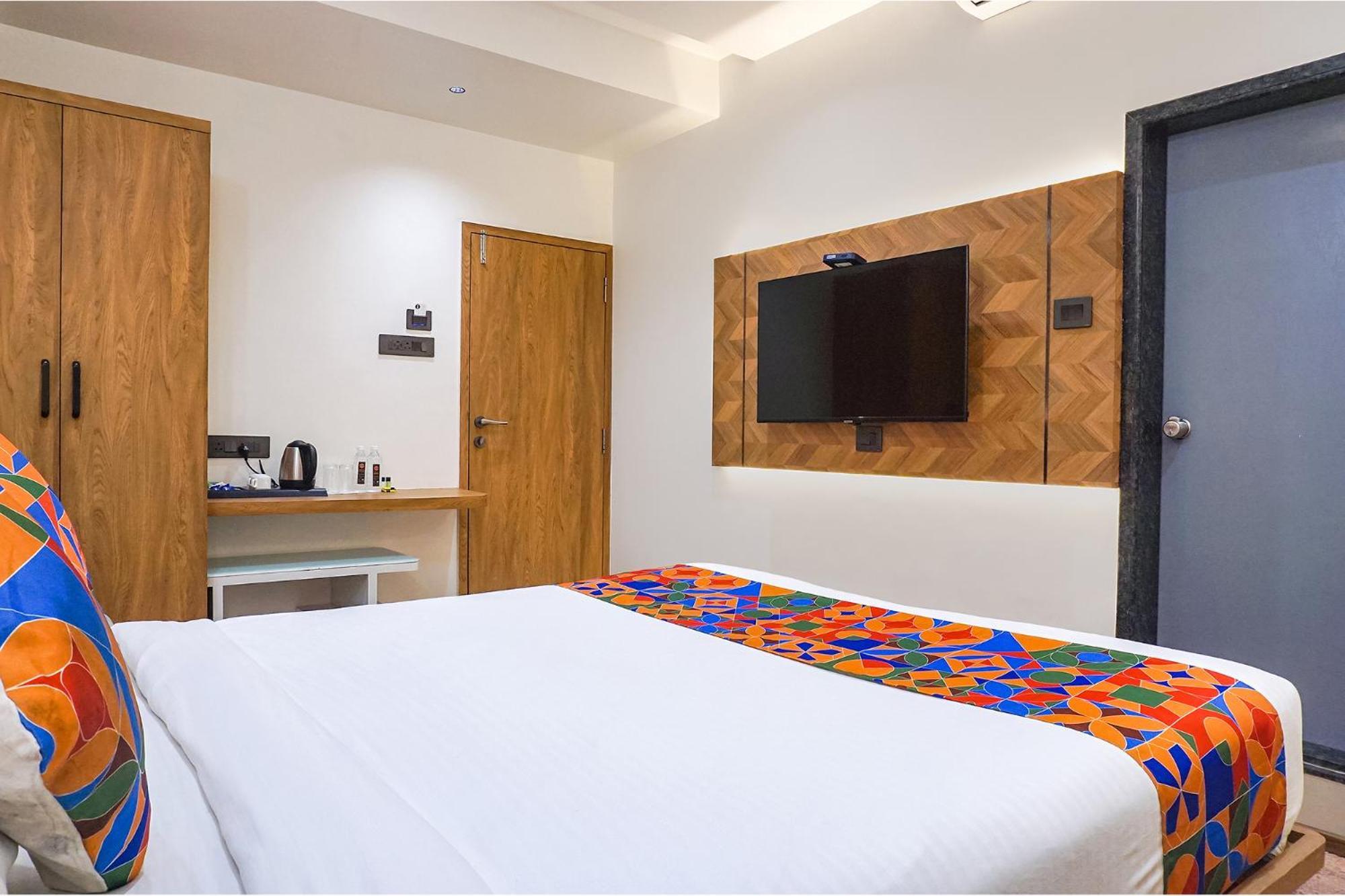 Fabhotel Prime Shourya Residency - Nr Maharshi Karve Museum Púna Exteriér fotografie