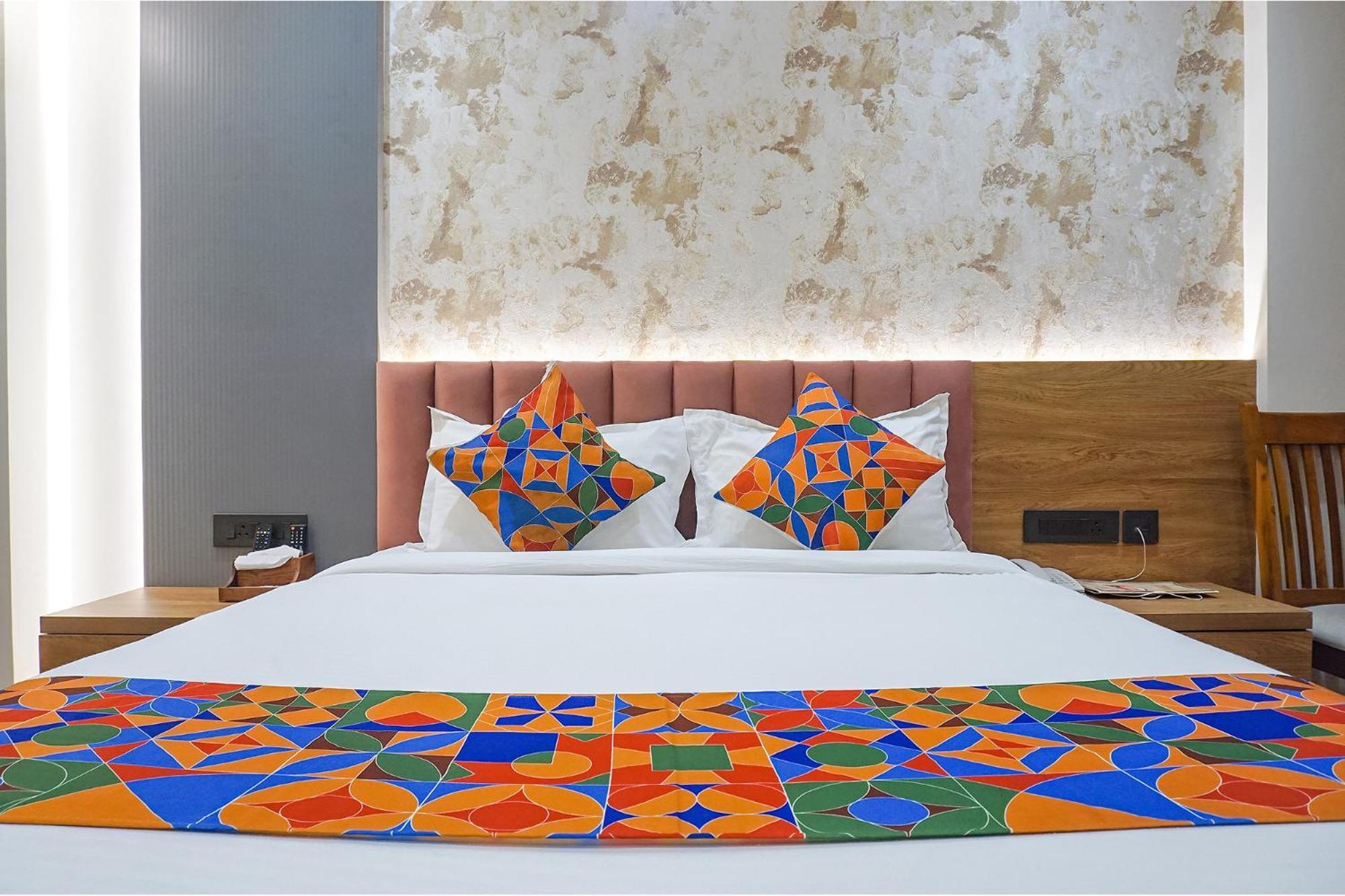 Fabhotel Prime Shourya Residency - Nr Maharshi Karve Museum Púna Exteriér fotografie