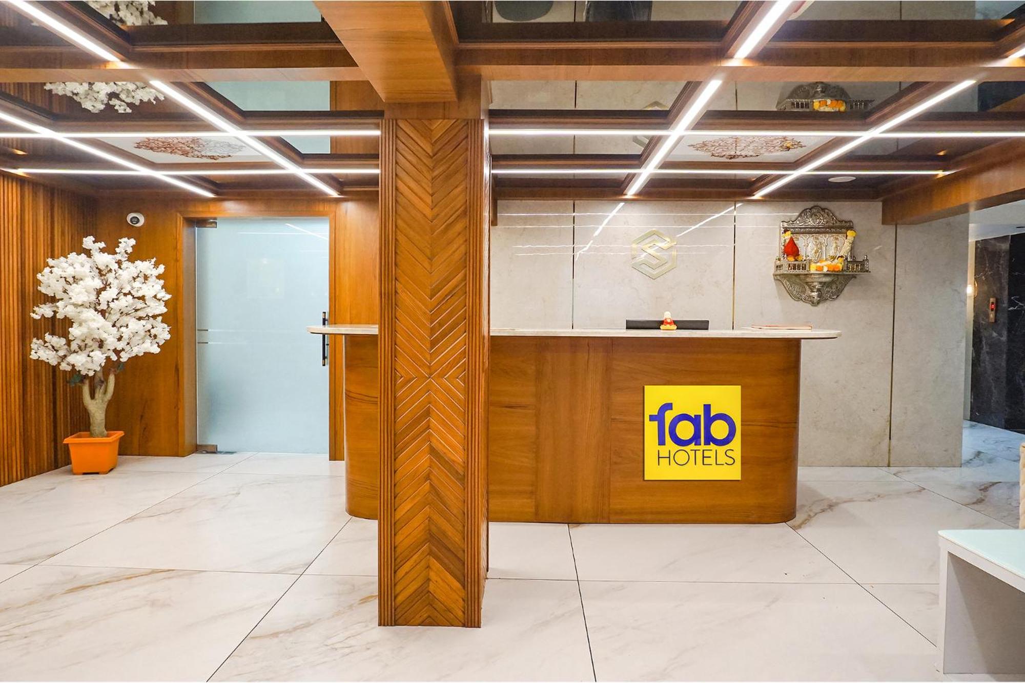 Fabhotel Prime Shourya Residency - Nr Maharshi Karve Museum Púna Exteriér fotografie